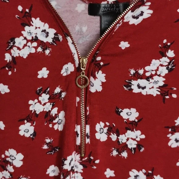 Red tanktop - Picture 5 of 11